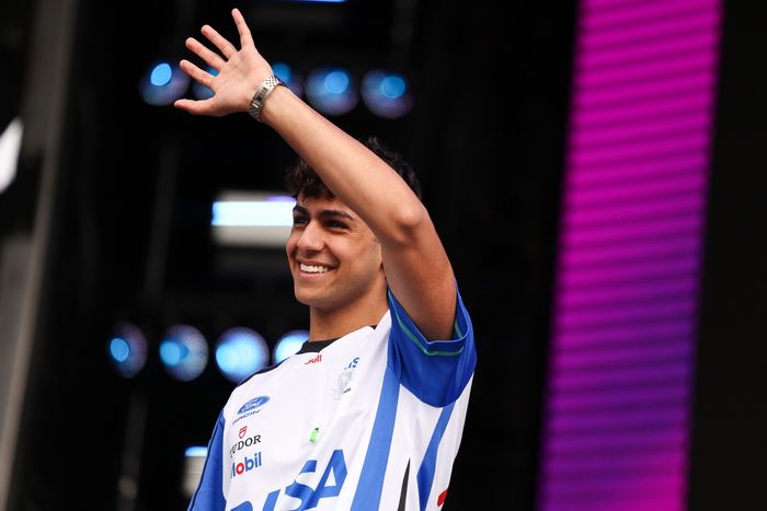 Pilotun elindeki şüphe, yarış pistinin acı hatırası