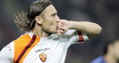 Aston Villa ile başladı, oyunculuk sürpriz bir dönüşüm