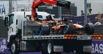 Minik McLaren'ler piste düşüşü canlandırdı, kahkahalarla karıştı