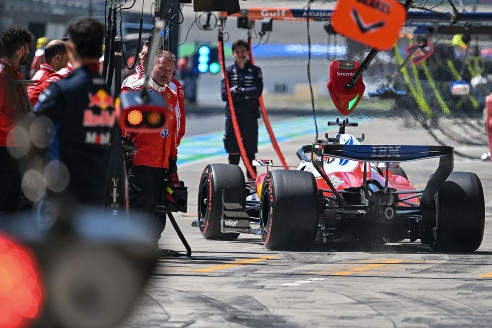 Dönen kanat kısa sürdü, Ferrari rotayı değiştirdi