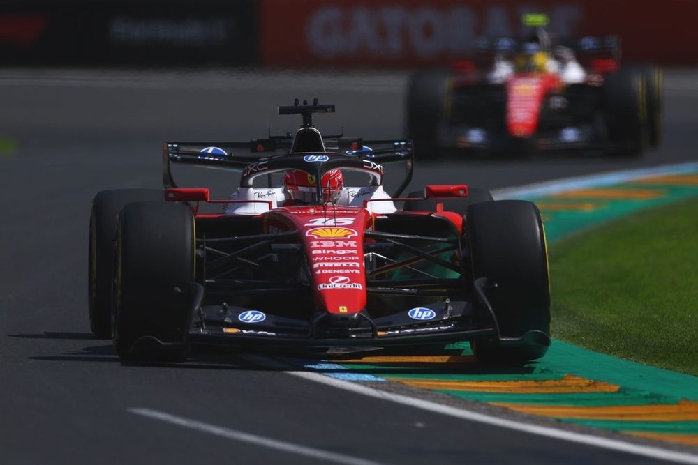 Leclerc zirvede, Melbourne pisti Ferrari'nin!