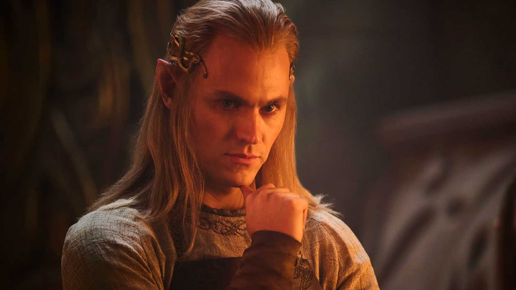 İkinci Çağ fısıltıları duyuluyor, ama tam bir destan değil