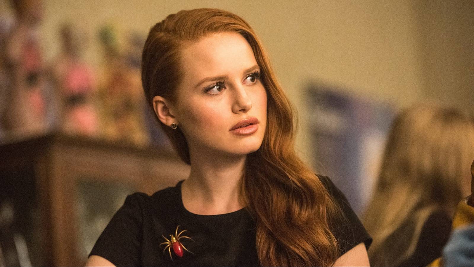 Gizem, dram, abartı ve absürt komedi karışımı bir kasaba hikayesi