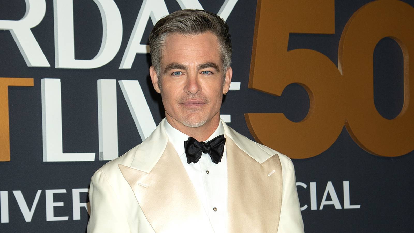 Ormanda gizemli bir hayatta kalma mücadelesi başlıyor