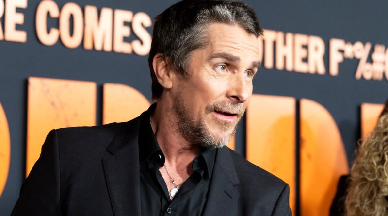 Yapay zeka, gotik atmosfer, tartışmalı yorumlar, Bale'in performansı