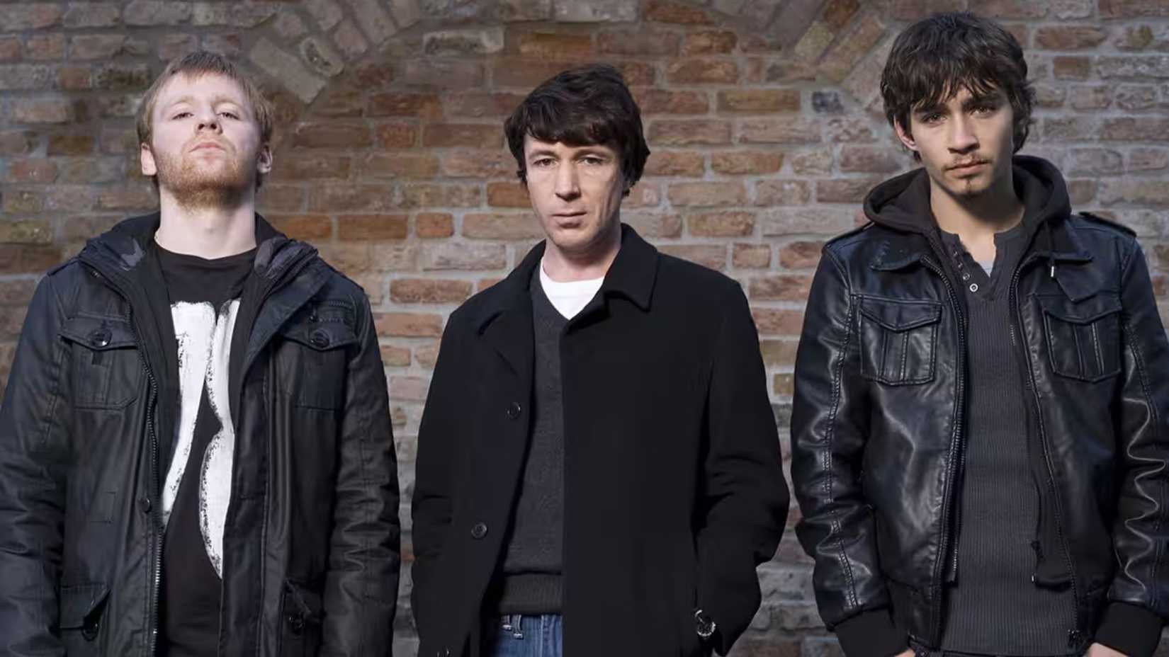 Sokakların derinliklerinde, gerilim dorukta, karanlık sırlar