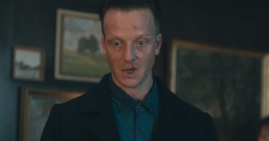 Karanlık sırlar, karmaşık zaman döngüleri, tüyler ürpertici atmosfer