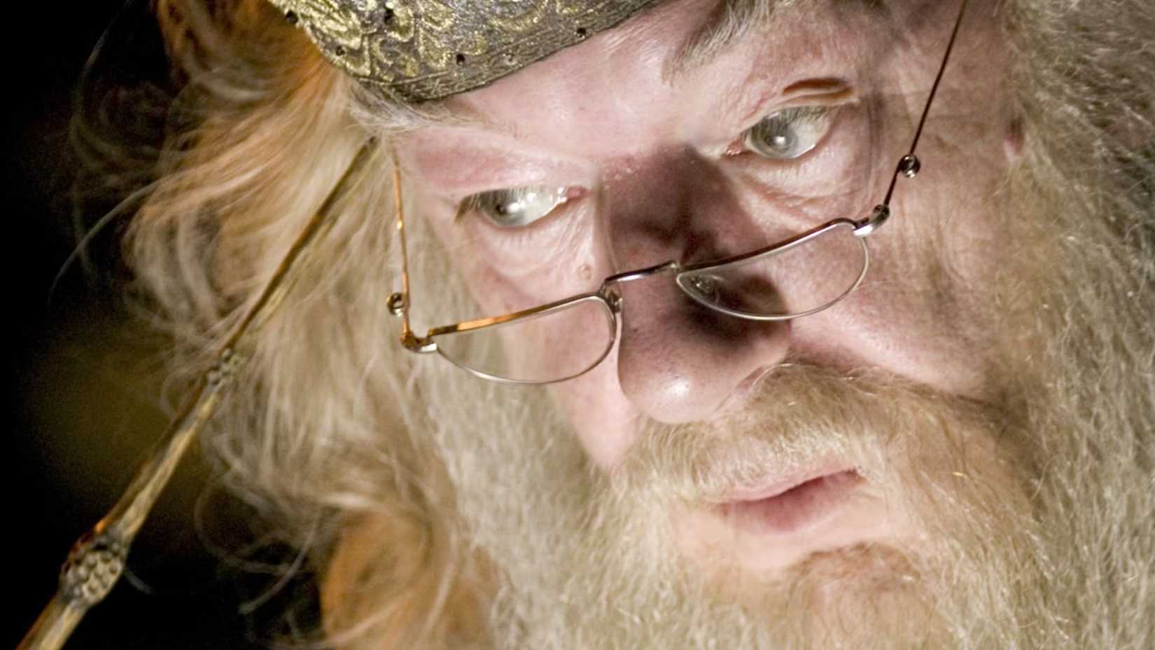 Gökyüzü yarıldı, kahraman değişti, dünya döndü!