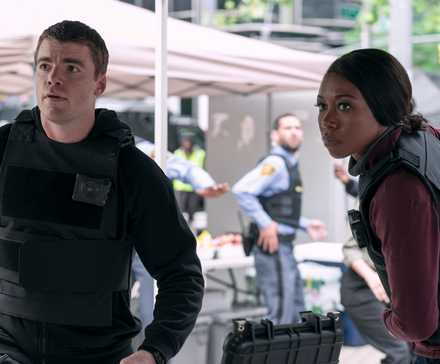 Sokakların derinliklerinde, karanlık sırlar ve tehlike kol geziyor