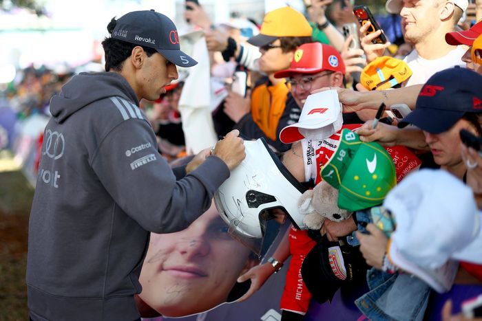 Verstappen'den FIA'ya 2026 kuralları için hızlı hareket çağrısı