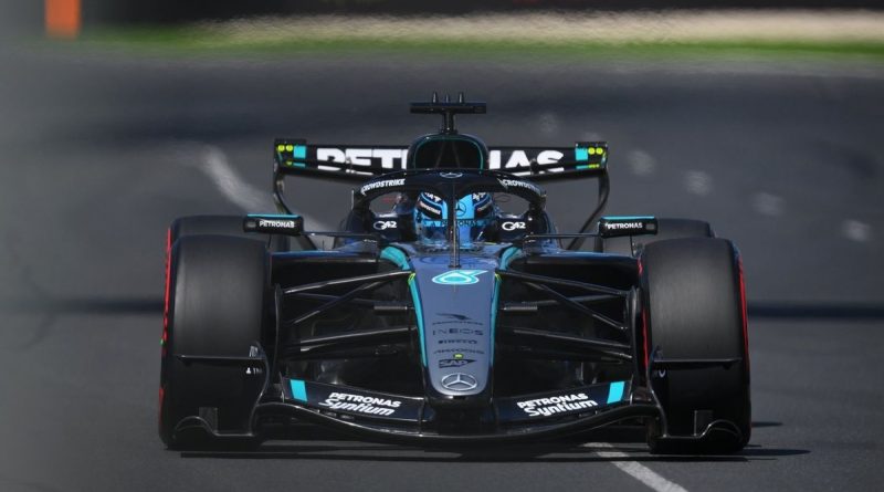 Russell önde, Verstappen zorlu anlar yaşadı