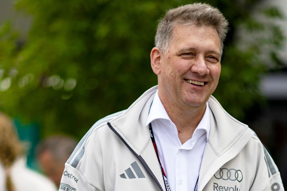 Motorsporlarına tutkuyla destek, CEO'dan sürpriz Melbourne ziyareti