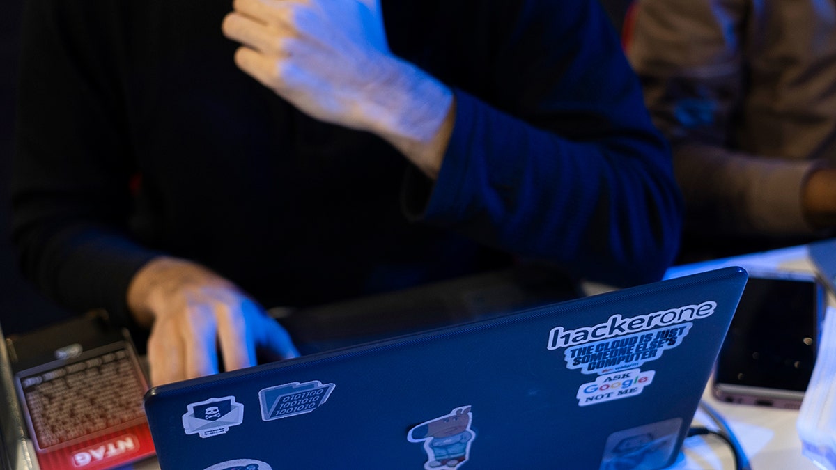 Büyük risk: Milyarça kimlik bilgisi açığa düştü