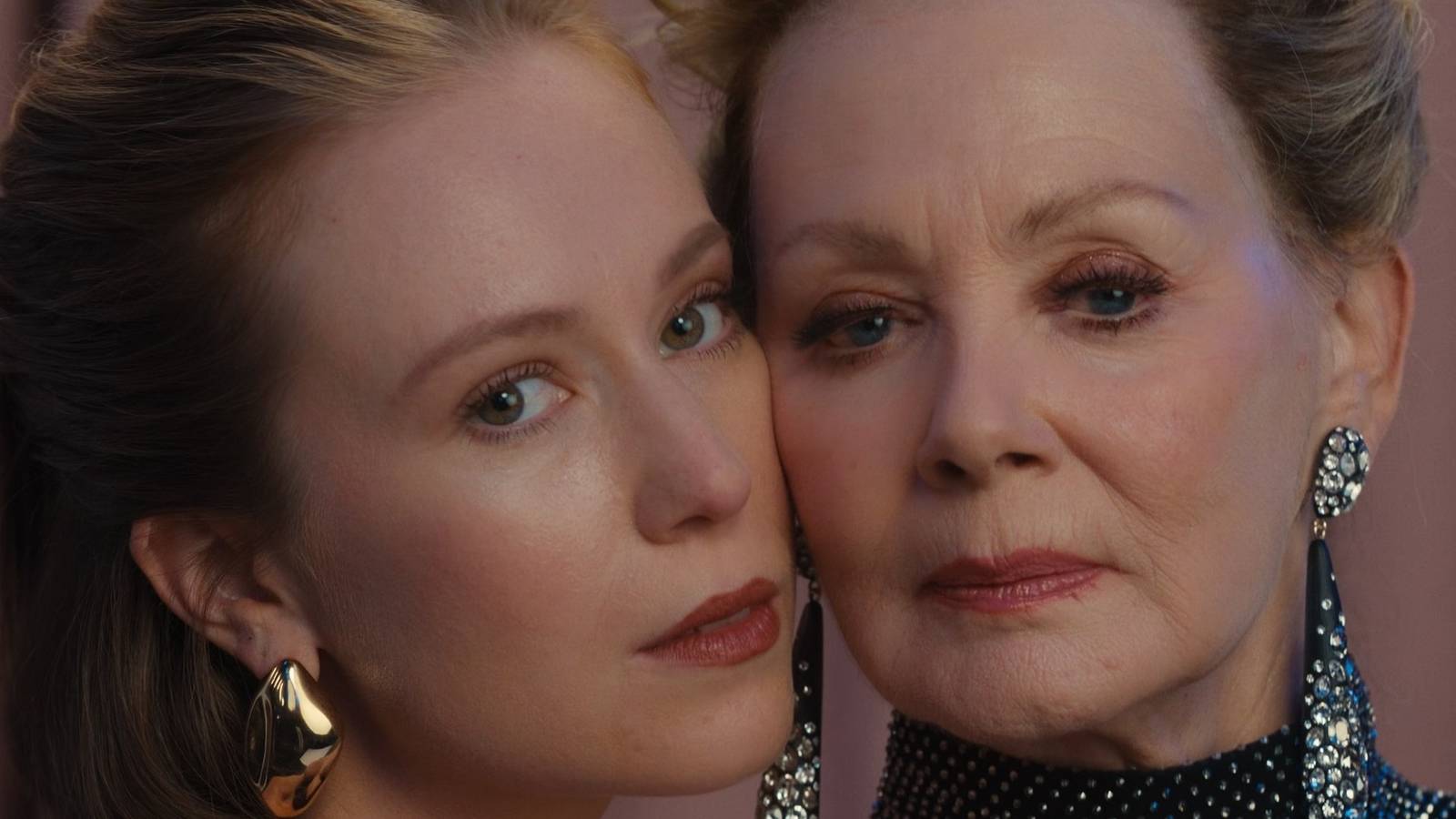 Sahne arkasından kahkaha sesleri, son perde yaklaşıyor