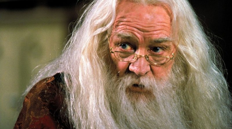 Karanlık büyüler, bilinmeyen yüzler, Hogwarts'ta fısıltılar yükseliyor