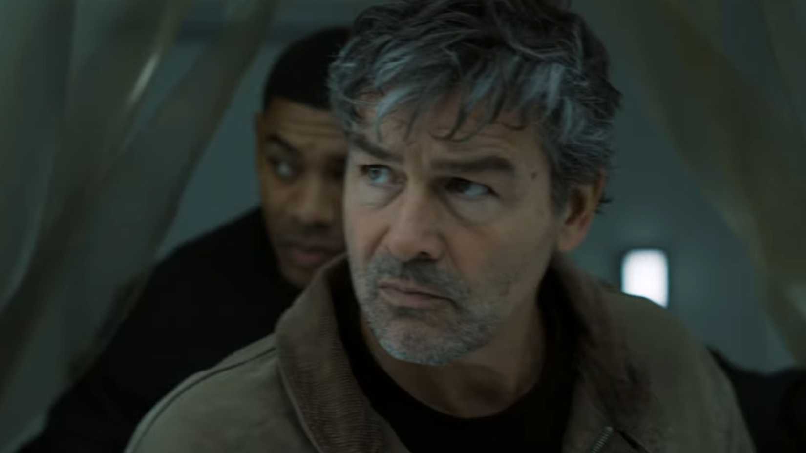 Uzay, dostluk, görev ve karanlığın gölgeleri beliriyor