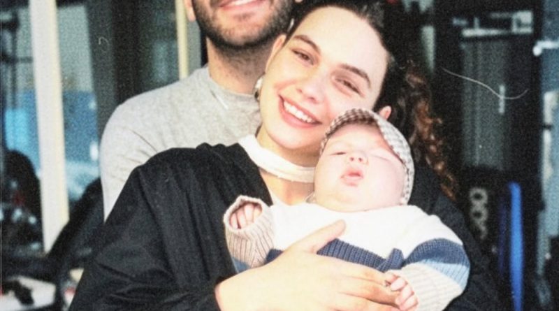 Aşkla bakışlar, minik bir mucize, aile mutluluğu