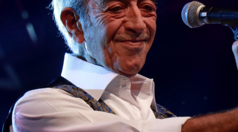 Yıldızlar soldu, anısı yaşayacak