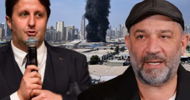 Dubai'de oyun için giden iki komedyen, uçuş iptaliyle kaldı