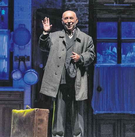 Gülümseme, yeniden doğuş ve aşkın sıcaklığı yakışıyor ona