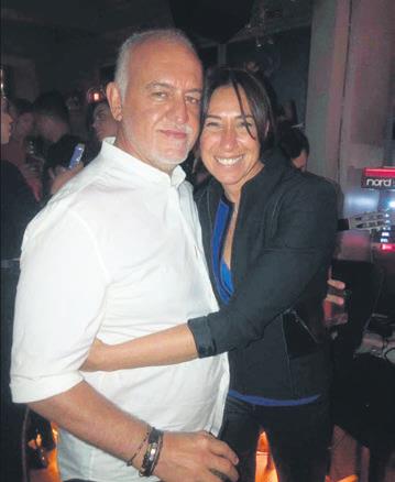 Gülümseme, yeniden doğuş ve aşkın sıcaklığı yakışıyor ona