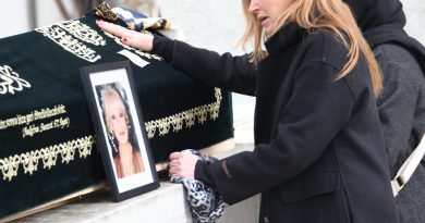 Kederi paylaşan sanat camiası, vedaya katıldı