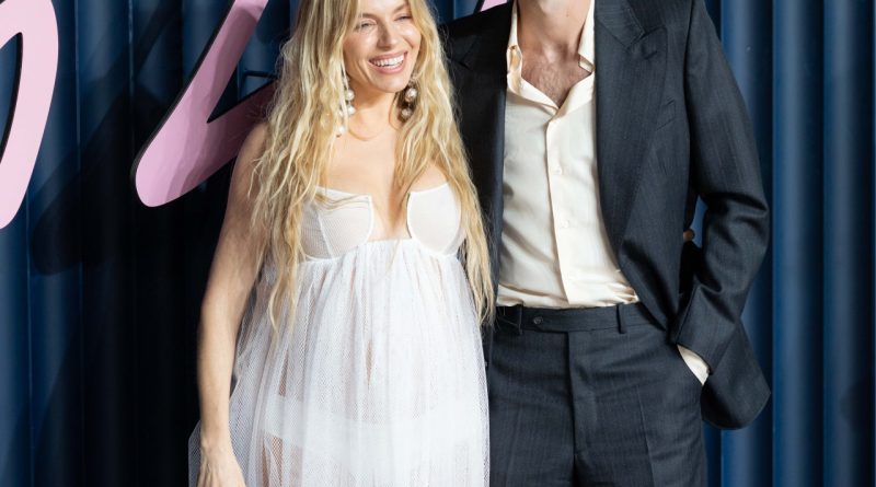 Aşkın yaşı yok, yargılamayı bırakalım artık