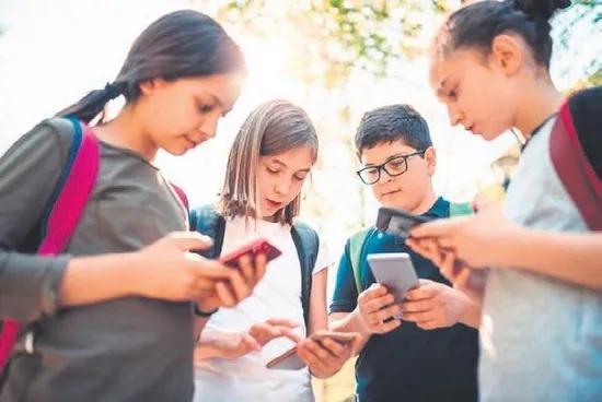 Gurbet elde güvenlik hasreti, vatanın değeri biricik