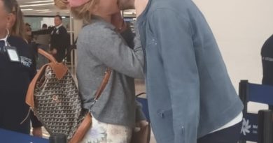 Gülüşler, bakışlar ihanet ediyor sanki