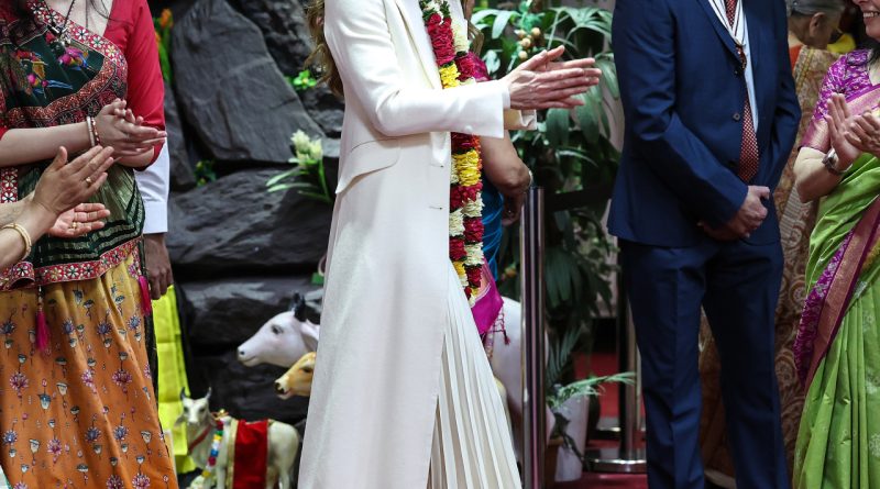 Kültür buluşması, neşe içinde dans eden bir prenses