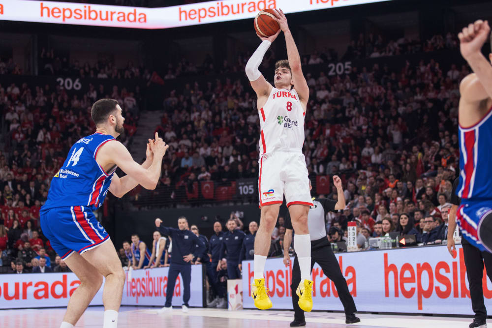 Taraftar coşkusu basketbolu ateşledi!