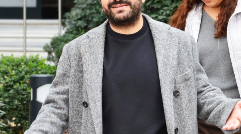 Gülümseyen yüz, sağlığıyla ilgili rahatlama pozu