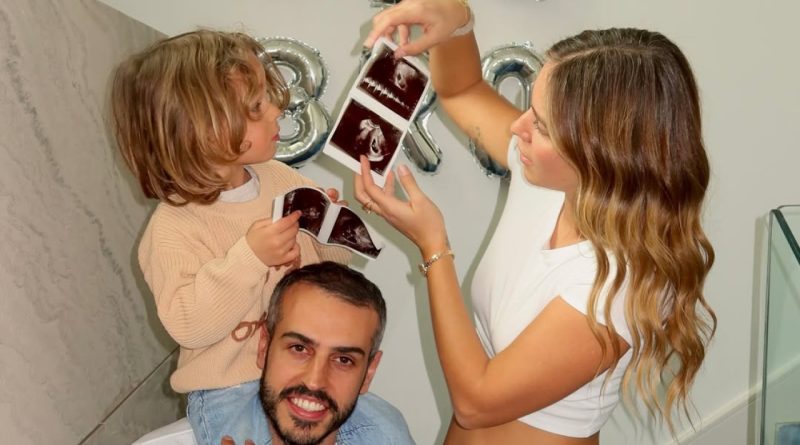 Mutluluk pozu, yeni bir başlangıç, aile büyüyor!