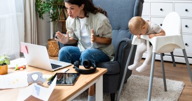 Yükümlülükler altında kalmak, iç sesin fısıltısını bastırabilir