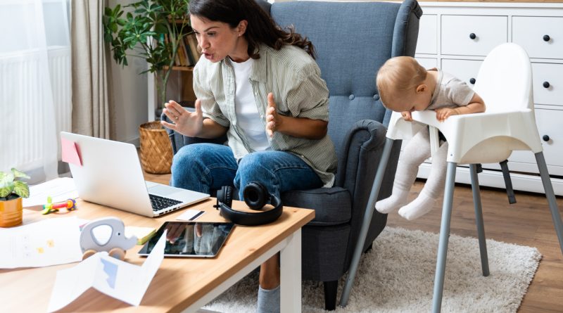 Yükümlülükler altında kalmak, iç sesin fısıltısını bastırabilir