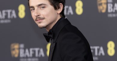 Sanatçıların tepkisi yükseldi, genç yıldız sessiz kaldı