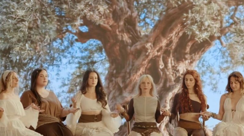 Kadınlar günü, Sezen Aksu'dan anlamlı bir şarkı yorumu