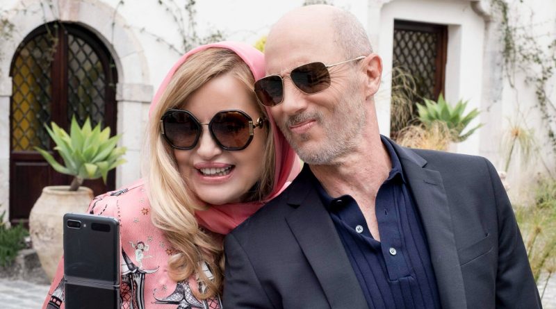 Lüks tatil, zenginler, kara mizah, beklenmedik olaylar