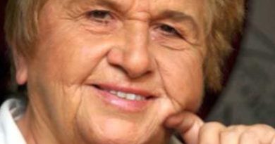 Efsane söz yazarı Ülkü Aker hayata veda etti, müziğe iz