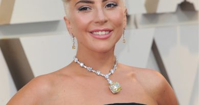 Aşk şarkıları çalıyor, mutluluk dans ediyor!