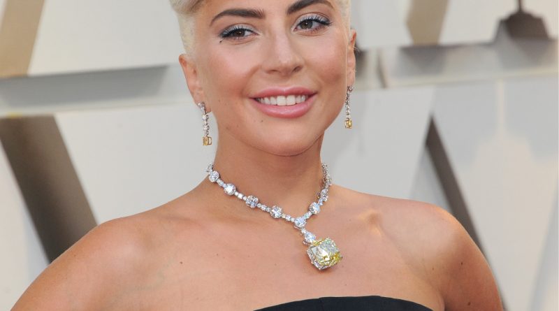 Aşk şarkıları çalıyor, mutluluk dans ediyor!