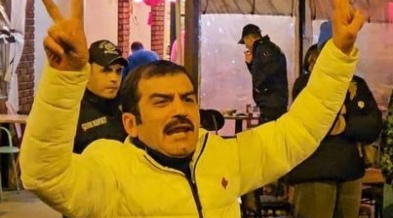 Gergin anlar, polis müdahalesi, oyuncu dikkat çekiyor