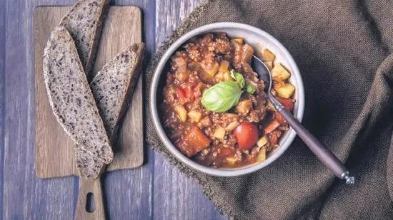 Geleneksel Isparta sofrası, bereket ve lezzet dolu anlar