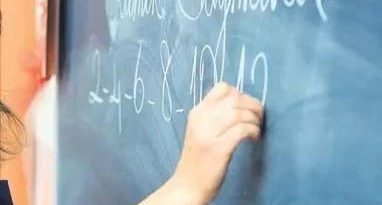 Uçurum gibi düşünceler, köprüler arayanlar var