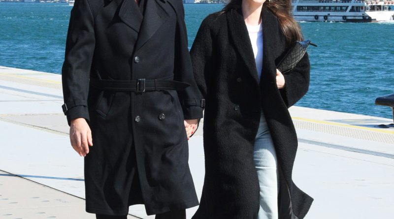 Karaköy'de keyifli anlar, eşle samimi sohbet