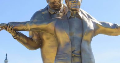 Siyasi hiciv mi, estetik şaka mı, anlam arayışı devam ediyor