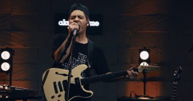 Müzik dolu anlar, samimi sohbetler, sıcak atmosfer Akustikhane'de