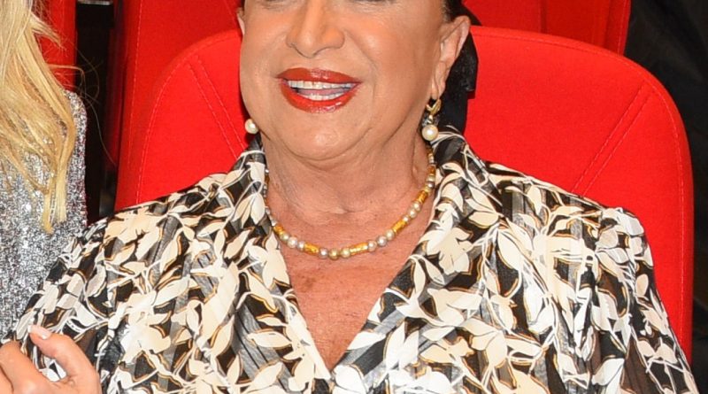 Sahne ışıkları Perran Kutman'ı ısıttı, nostalji dorukta!