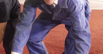 Kırmızı halıda Conan, neşe ve şıklık bir arada