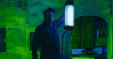 Gülüşünden karanlığa, beklenmedik bir performans